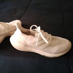 Adidas Ultraboost primeblue sneakers 9.5